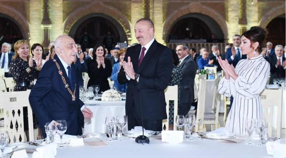 xoshbext-yusifzadenin-90-illik-yubileyi-munasibetile-merasim-kechirilib