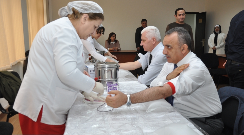 neftqazelmitedqiqatlayihe-institutunda-humanitar-aksiya-foto