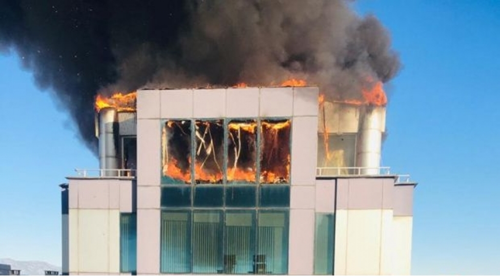 antmarin-ish-merkezi-yanib-video-foto