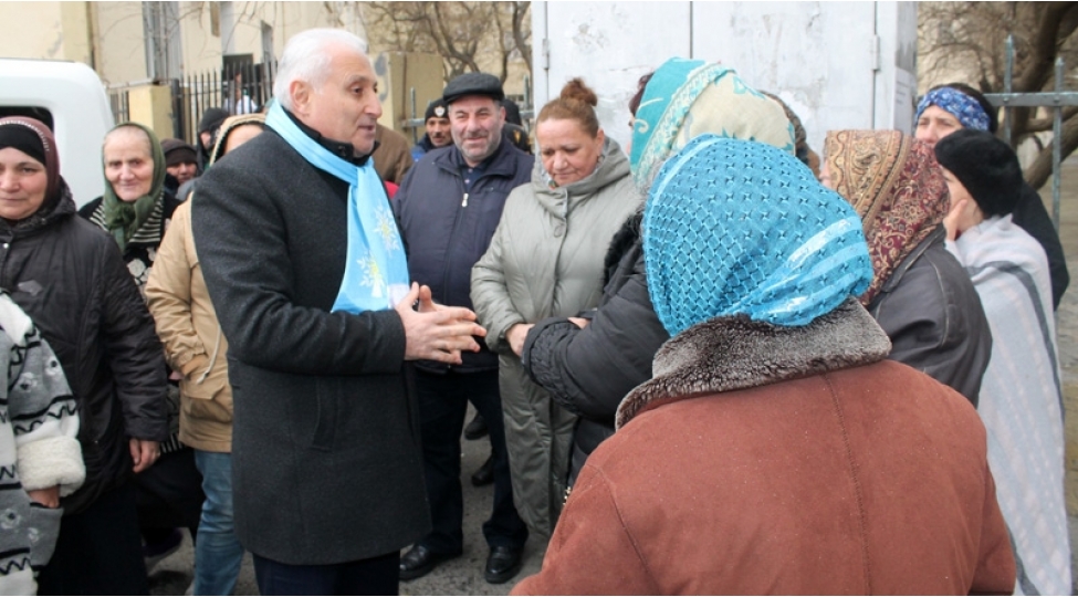 hikmet-babaoglu-sechicilerle-novbeti-gorushunu-kechirib-fotovideo