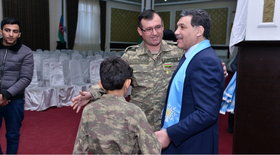 aydin-huseynov-elet-qesebesinde-sechicilerle-gorushdu-video