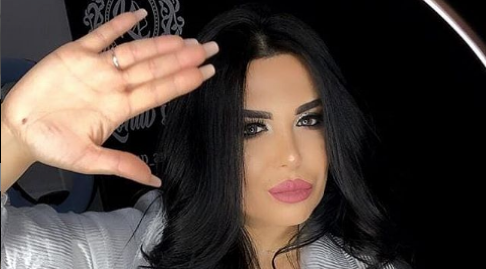 pishik-gunel-zaur-kamali-biabir-etdi-camaati-yoxlayirsan-ki-haranda-foto