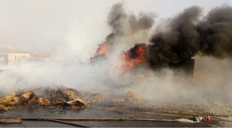 yuk-mashini-hereketde-olarken-alovlandi-video