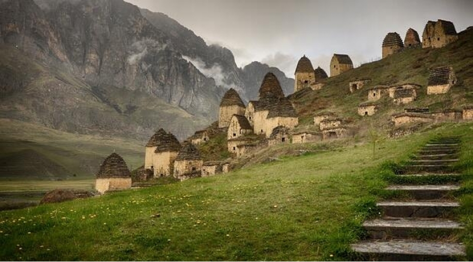 rusiyada-oluler-sheheri-dargavs-fotovideo