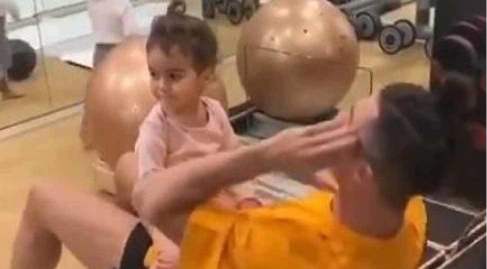 ronaldo-ushaqlarinin-yaninda-meshq-etdi-video