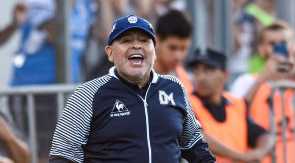 maradona-oyun-zamani-narkotika-qebul-etdi-video