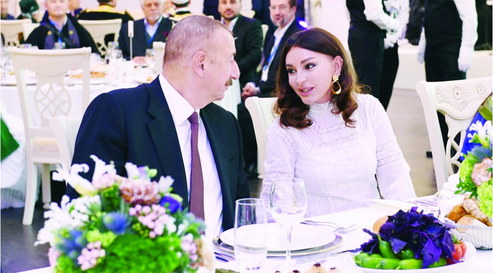 mehriban-xanim-eliyeva-xeyirxahliq-ve-umid-mucessemesi-foto