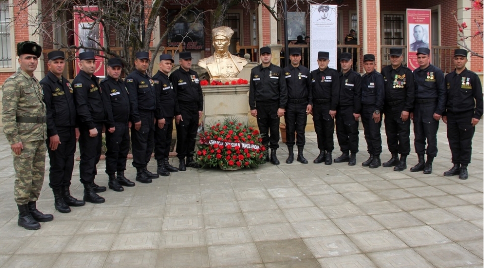 hezi-aslanovun-davamchilari-gorkemli-serkerdenin-ata-ocagini-ziyaret-edibler-video