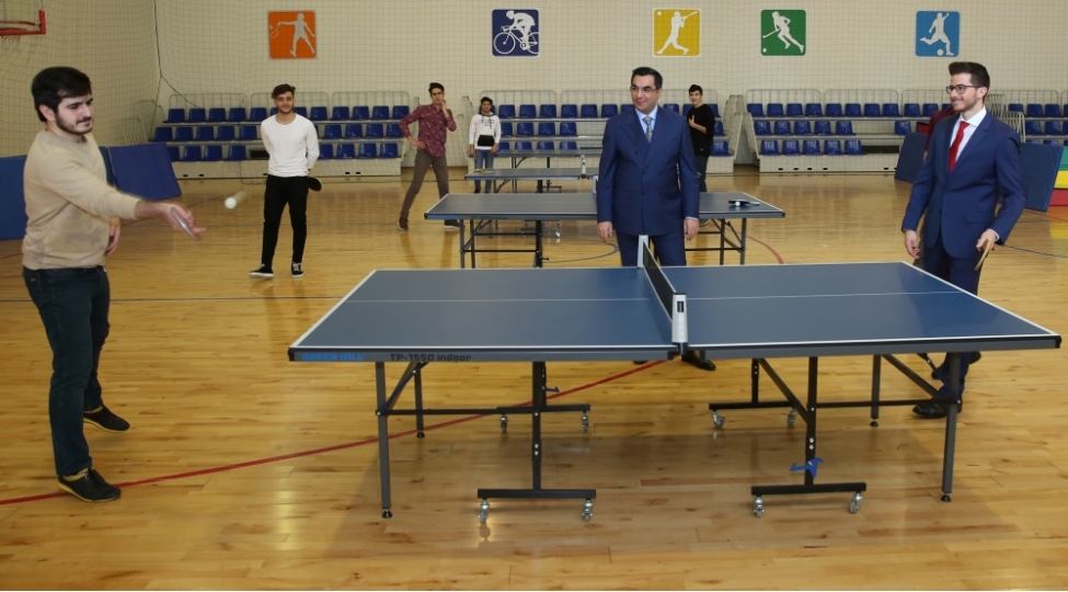 israil-sefiri-banm-in-telebesi-ile-tennis-oynadi-video