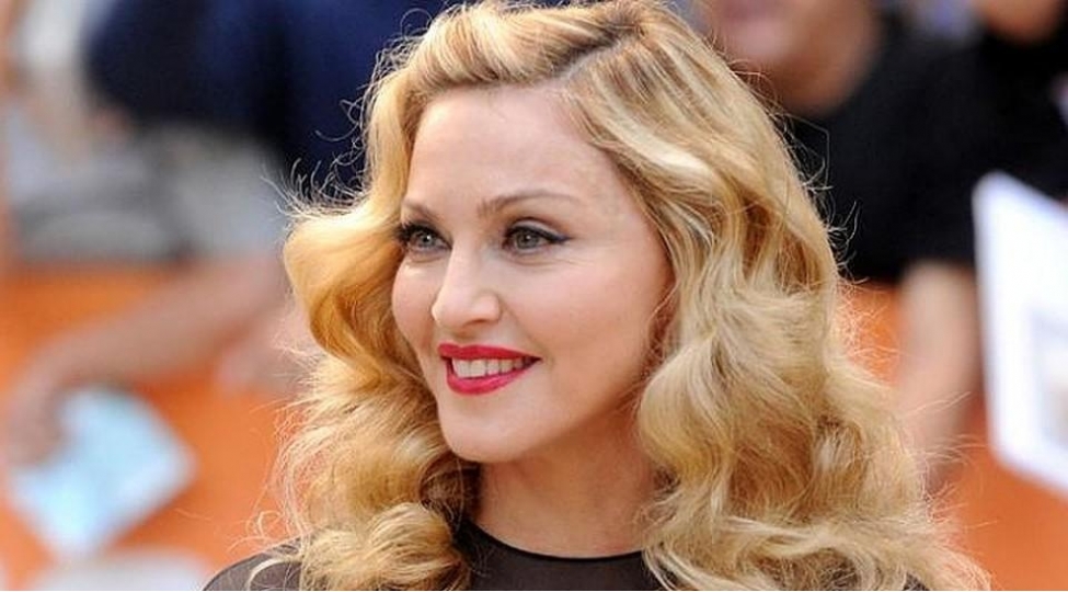 madonna-sehnede-yixildi