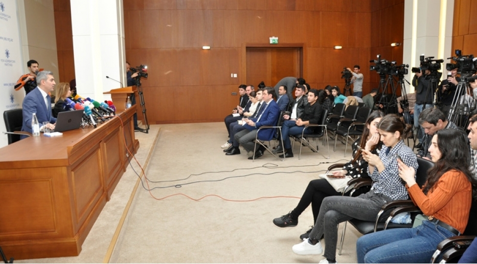 vusal-huseynov-metbuat-konfransi-kechirib