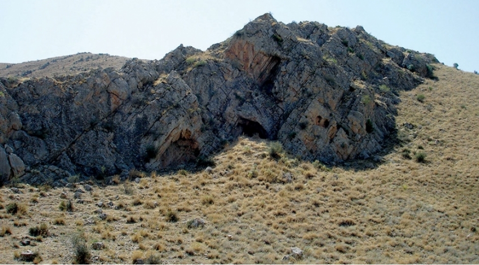 qedim-naxchivanin-dash-yaddashi-qazma-magarasi