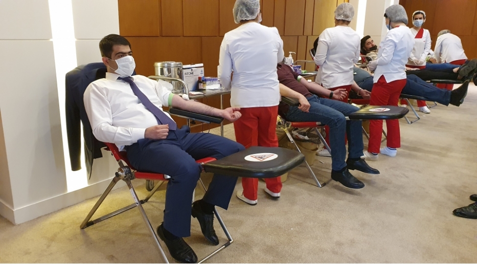 yeni-azerbaycan-partiyasinda-qanverme-aksiyasi-kechirilib