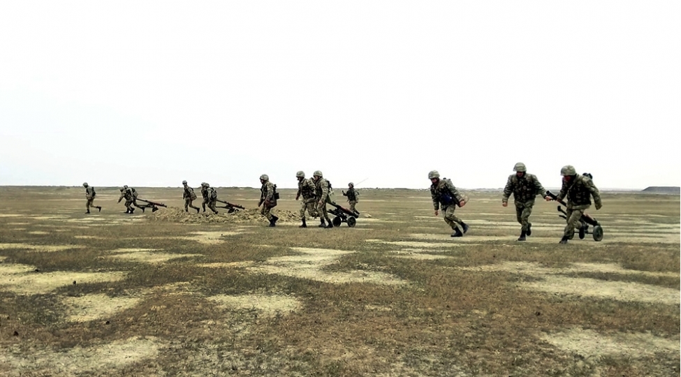 tankeleyhine-bolmeler-doyush-atishli-meshqler-kechirir-video-foto