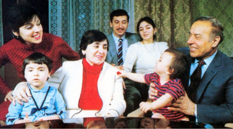 zerife-xanim-eliyevanin-nurlu-obrazi-hemishe-ureyimizdedir-video