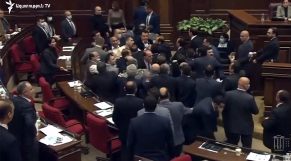 ermeni-parlamentinde-yumruq-davasi-video