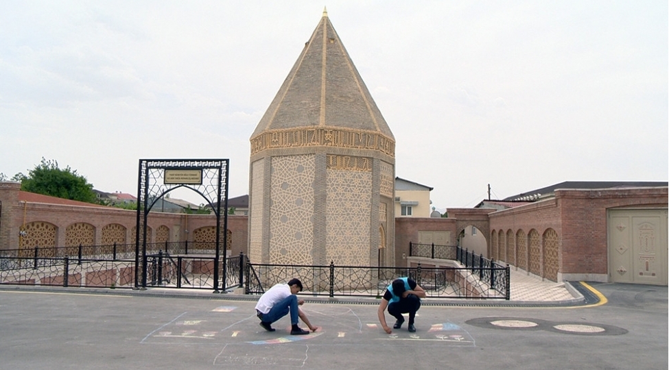 asfalt-uzerinde-resm-musabiqesinin-ishtirakchilarina-hediyyeler-verilib