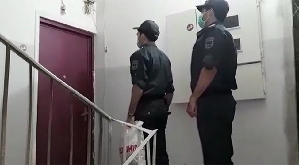 polisler-vetendashi-choreksiz-qoymadi-video