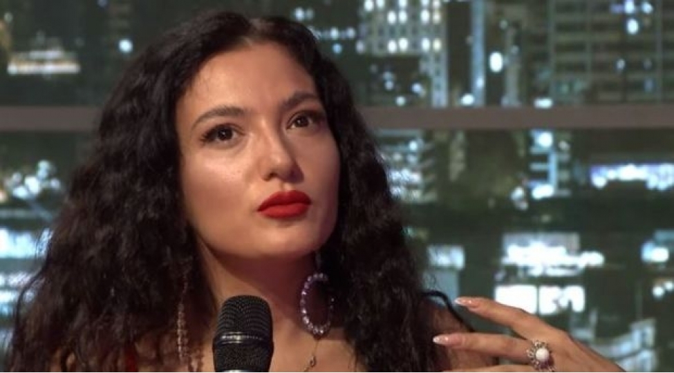 dilare-kazimova-babamin-neft-buruqlari-olub-video