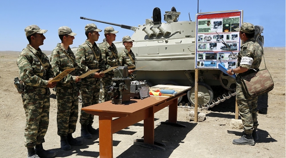 aahm-kursantlari-doyush-atishlari-kechiribler-video