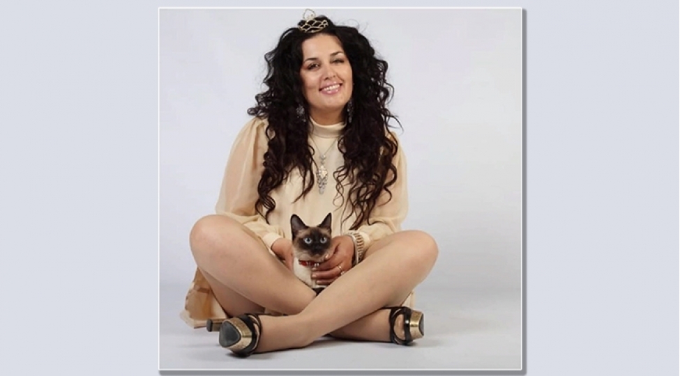 emekdar-artist-senetchiler-senetlerinin-yox-bedenlerinin-ustune-dushurler-video