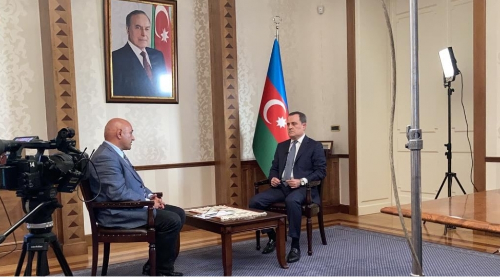 ceyhun-bayramov-hedefin-suallarini-cavablandirib-video