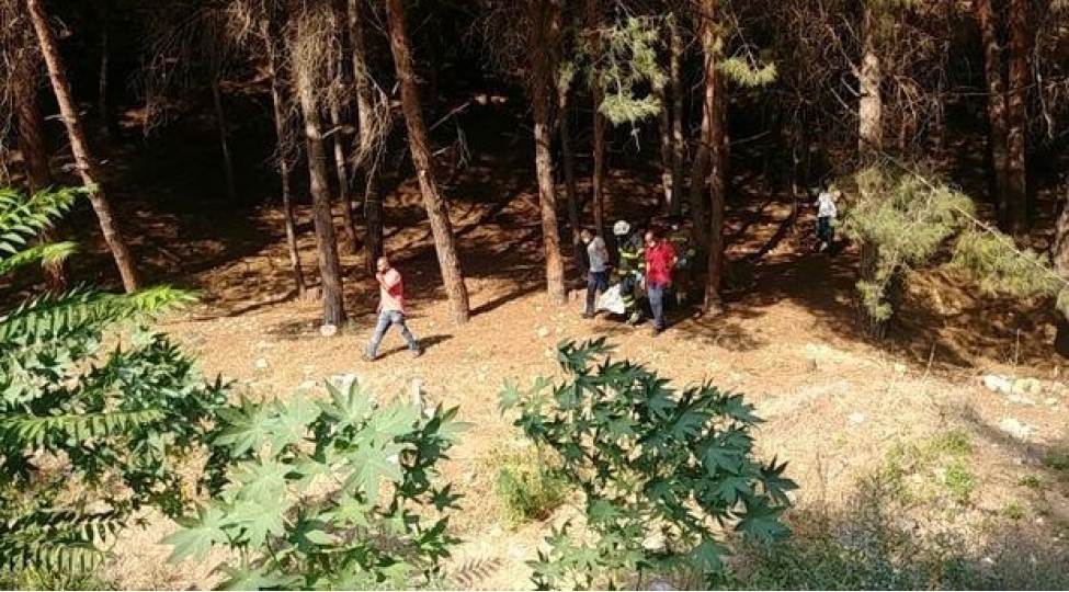 ata-ve-qizi-agacdan-asili-veziyyetde-tapildi-video