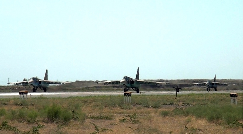 azerbaycan-ve-turkiye-qiricilari-telim-meshq-uchushlari-kechiribler-fotovideo