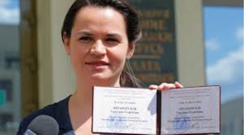 svetlana-tixanovskaya-olkeni-terk-etdiyini-tesdiqledi-video