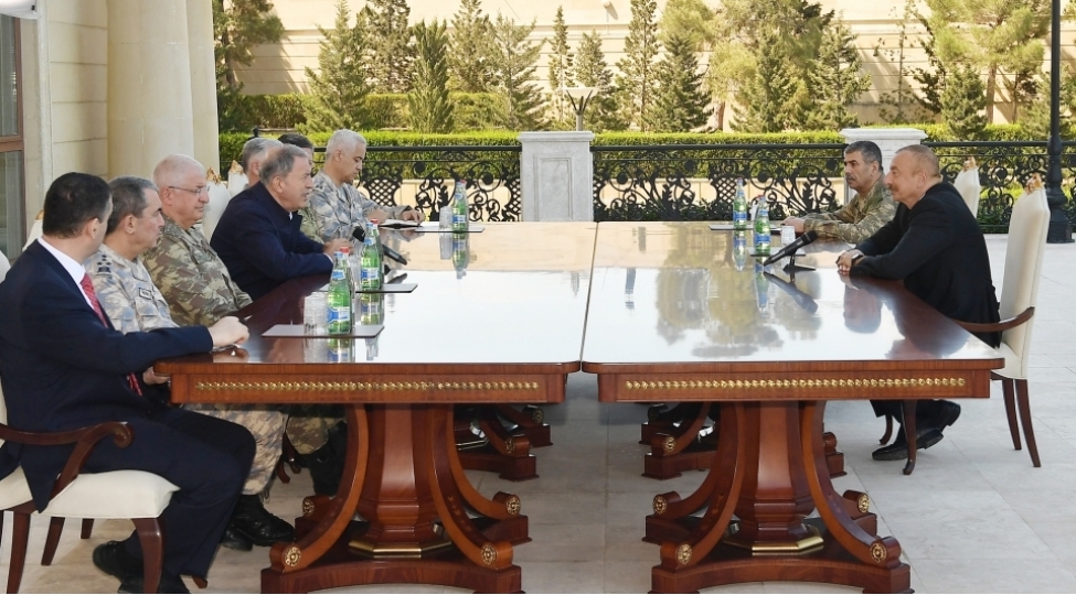 prezident-turkiyenin-herbi-numayende-heyetini-qebul-edib-foto