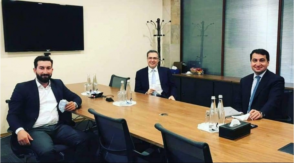 prezidentin-komekchileri-taninmish-videoblogerle-gorushduler