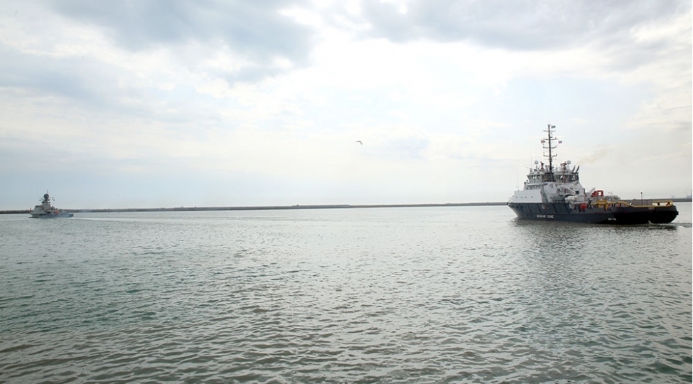 rusiya-herbi-gemileri-baki-limanini-terk-edib-fotovideo