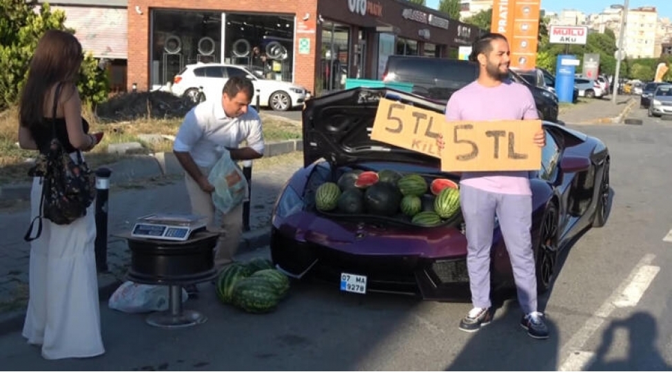 lamborghini-ile-qarpiz-satirdi-polis-cerimeledi-fotovideo