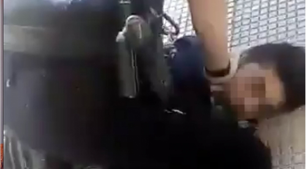 ispaniya-polisinden-barbarliq-video