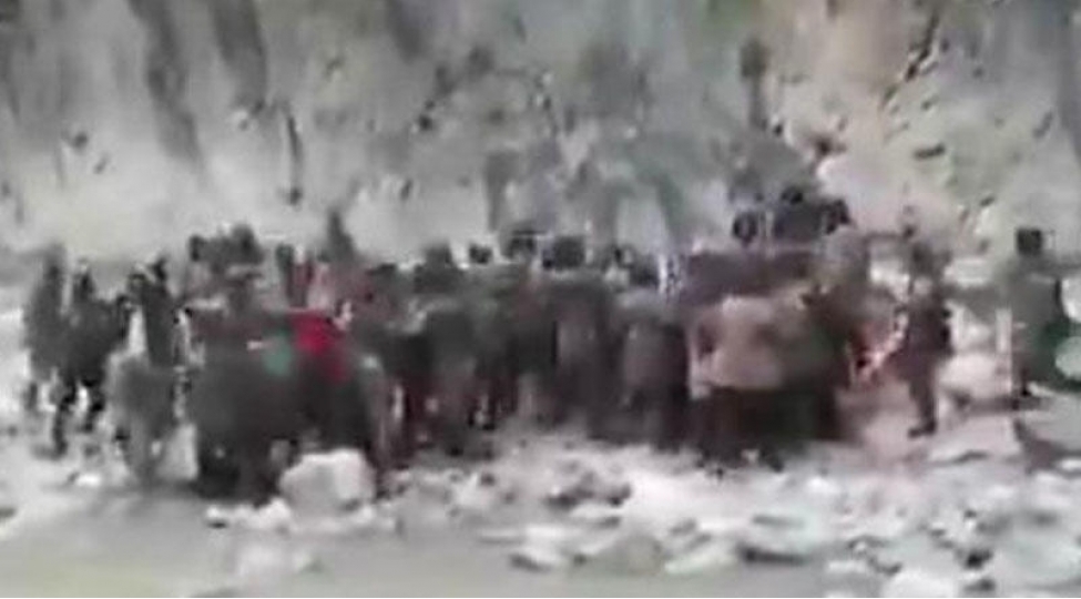 chinle-hindistan-esgerleri-elbeyaxa-oldular-