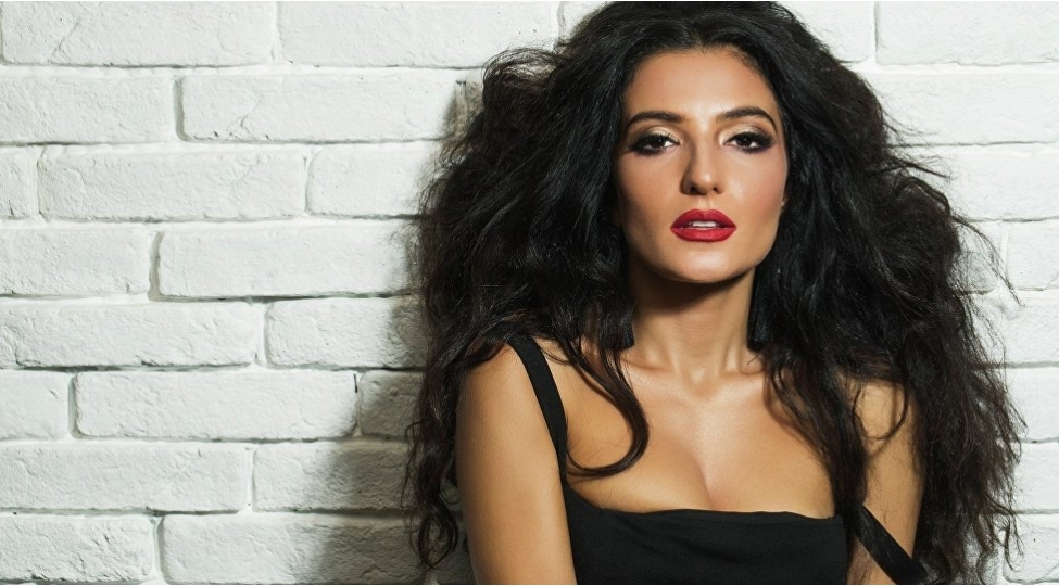 dilare-kazimova-ferqli-bir-stil-getirdi-video