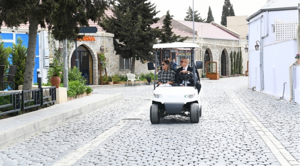 balaxanida-aparilan-abadliq-ishleri-ile-tanishliq-foto