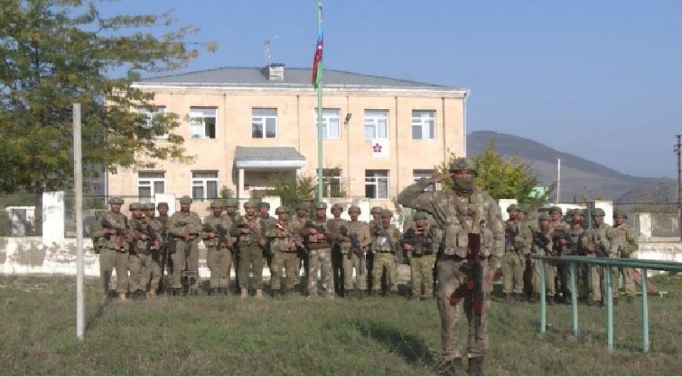 azerbaycan-bayragi-zengilan-sheherinde-video