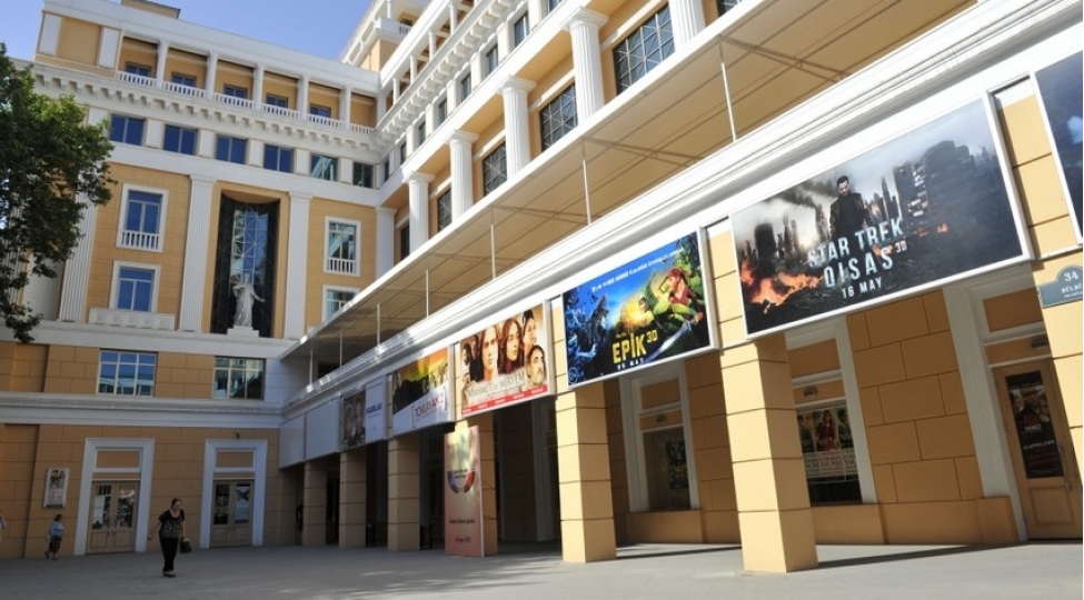 nizami-kino-merkezi-ermeniperest-mel-qobsonun-ishtiraki-ile-chekilen-filmlerden-imtina-etdi