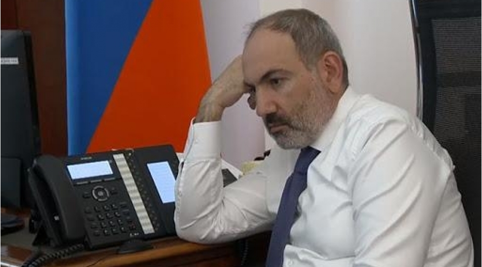 ktmt-nin-sammitinde-pashinyan-azerbaycanin-adini-chekerken-mikrofonu-sondu