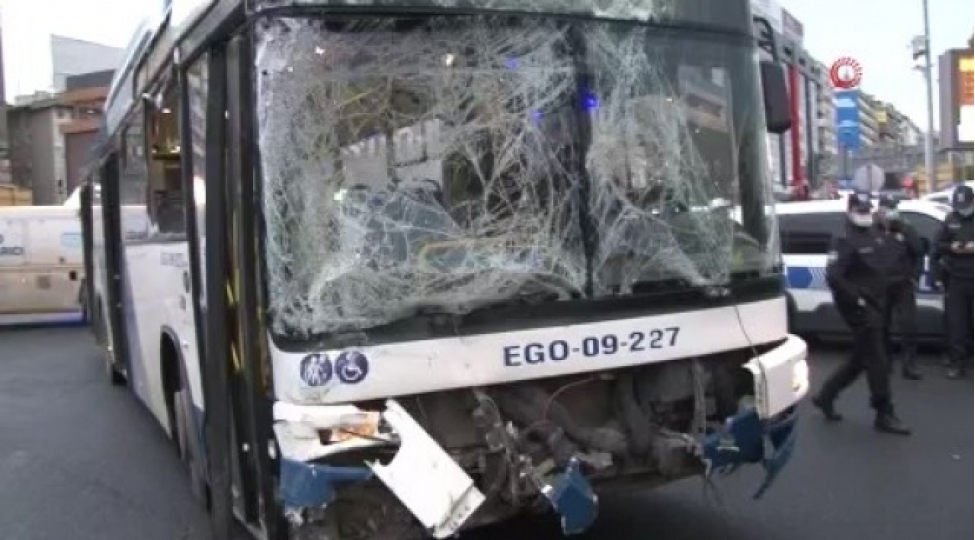 turkiyede-avtobuslar-toqqushdu-17-yarali-video