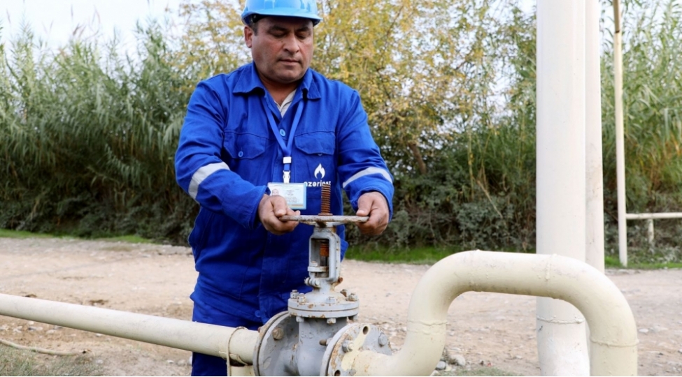 bu-hefte-700-den-chox-ferdi-yashayish-evine-qaz-verilib