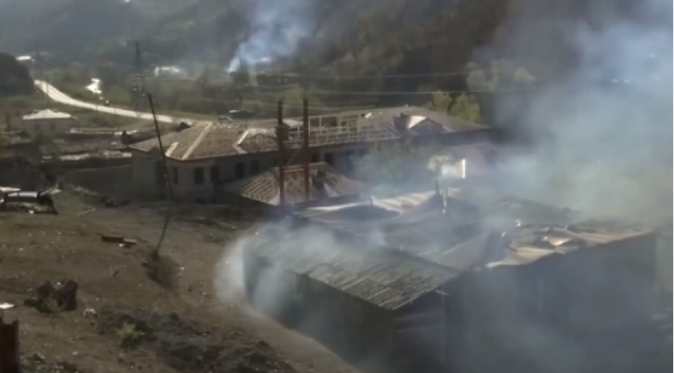 ermeniler-indi-de-agdamda-evleri-yandirir-video