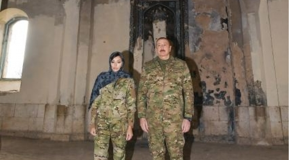 prezident-ve-birinci-xanim-agdama-gedib-yenilenib