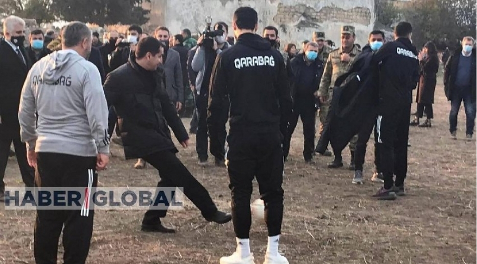 hikmet-haciyev-agdamda-qarabagla-futbol-oynadi
