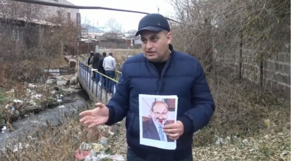ermeniler-pashinyanin-shekillerini-kanalizasiyaya-atdilar-fotovideo