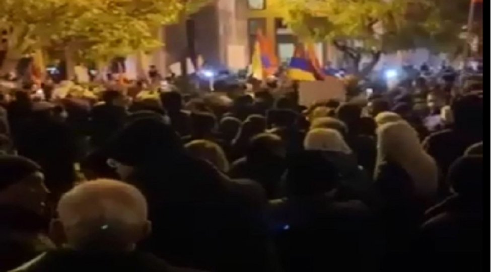 yerevanda-etirazchilar-pashinyanin-istefasini-teleb-edirler-video