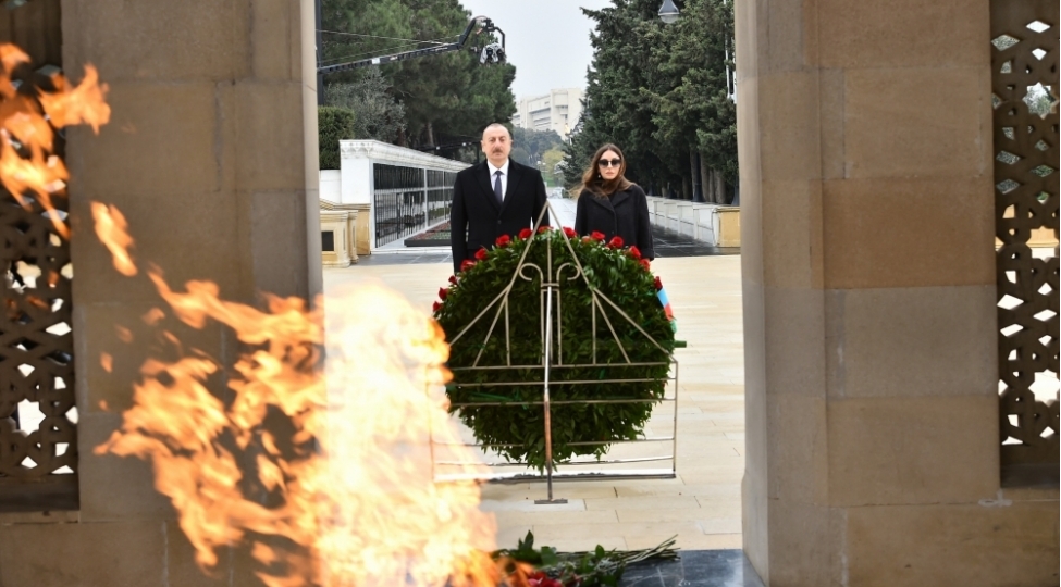 prezident-ilham-eliyev-shehidler-xiyabanini-ziyaret-edib