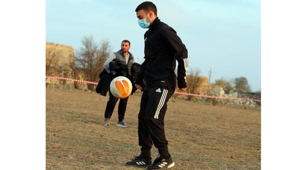 qara-qarayev-tezlikle-imaret-stadionunun-tribunalarini-dolduracagiq-video