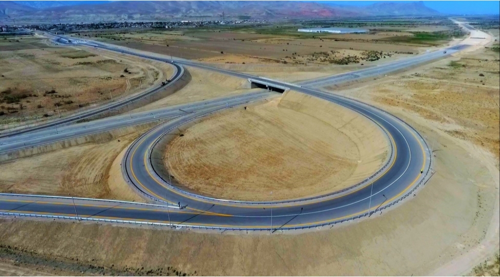yeni-odenishli-avtomagistralin-30-km-lik-hissesinin-tikintisi-basha-chatib-fotovideo